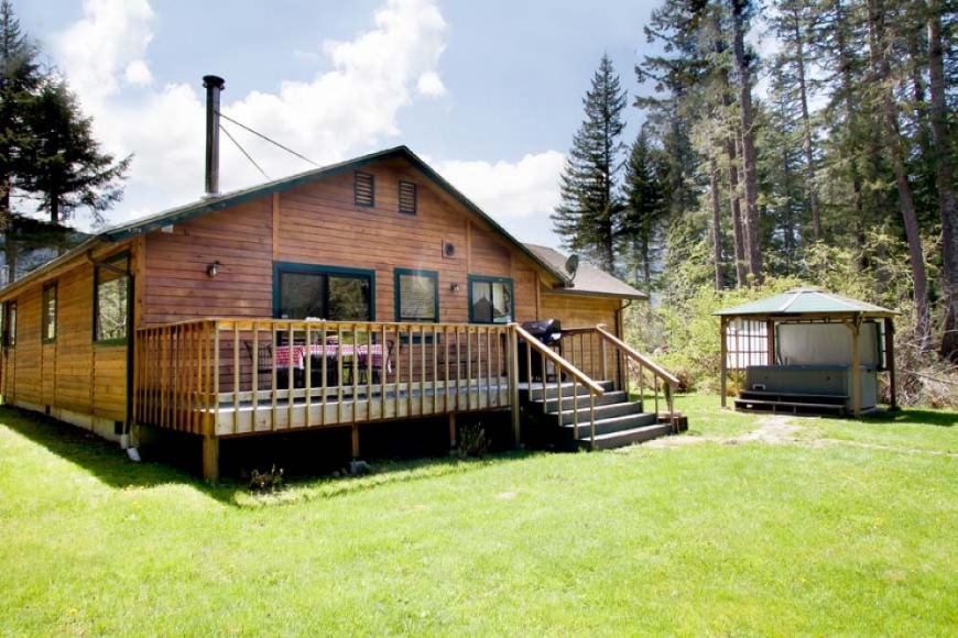 Cedar Cabin by the Creek